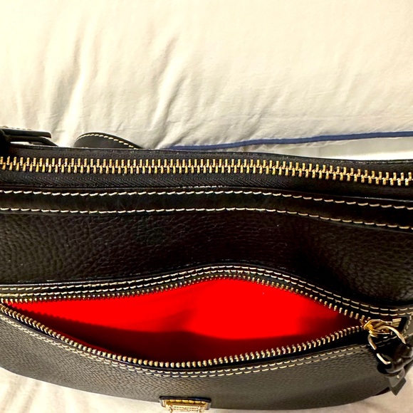 Dooney and Bourke ladies purse - Picture 4 of 7